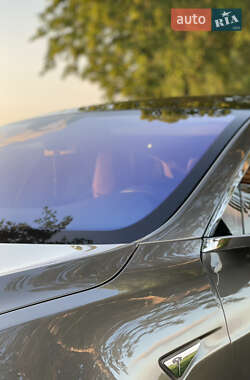 Лифтбек Tesla Model S 2015 в 