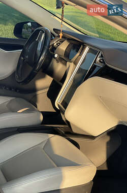 Лифтбек Tesla Model S 2015 в 