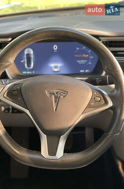 Лифтбек Tesla Model S 2015 в 