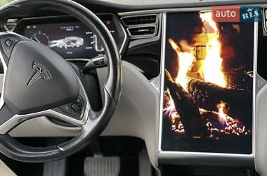 Лифтбек Tesla Model S 2015 в 