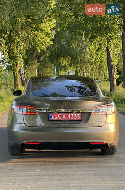Лифтбек Tesla Model S 2015 в 