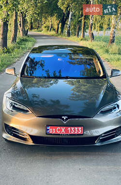 Лифтбек Tesla Model S 2015 в 
