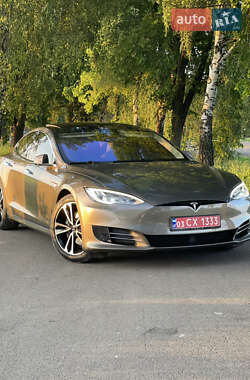 Лифтбек Tesla Model S 2015 в 