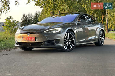 Лифтбек Tesla Model S 2015 в 