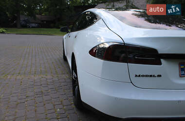 Ліфтбек Tesla Model S 2015 в Львові