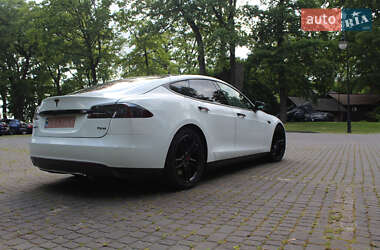Ліфтбек Tesla Model S 2015 в Львові