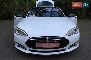 Ліфтбек Tesla Model S 2015 в Львові