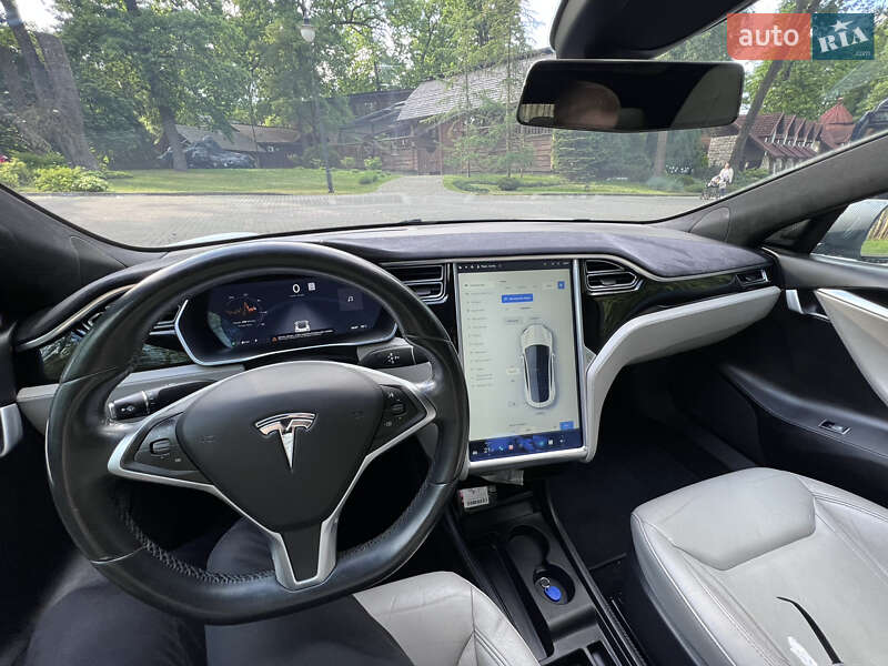 Ліфтбек Tesla Model S 2015 в Львові