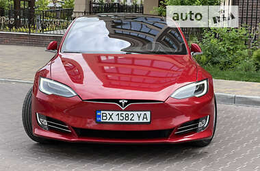 Лифтбек Tesla Model S 2016 в Киеве