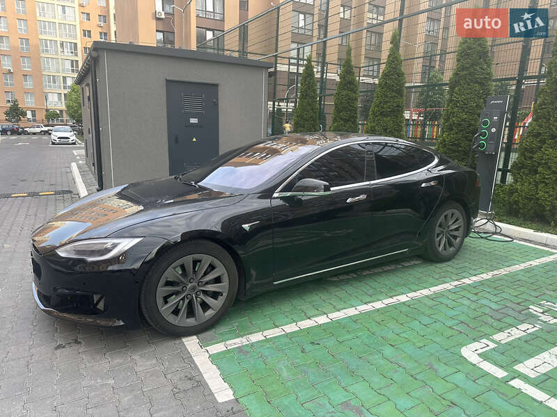 Лифтбек Tesla Model S 2016 в Киеве