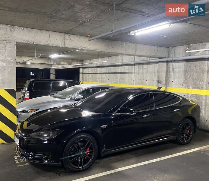 Ліфтбек Tesla Model S 2014 в Дніпрі