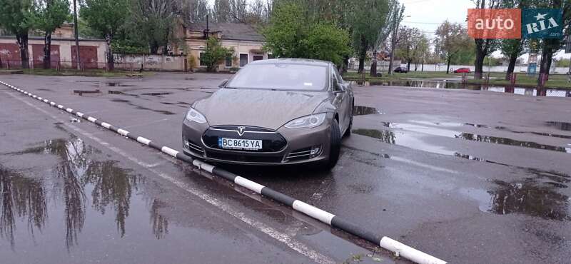 Ліфтбек Tesla Model S 2016 в Одесі