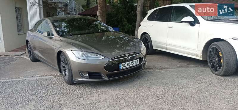 Ліфтбек Tesla Model S 2016 в Одесі