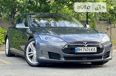 Tesla Model S 2015