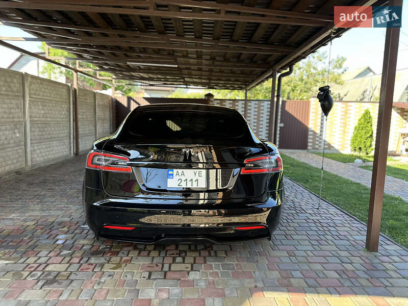 Лифтбек Tesla Model S 2022 в Киеве