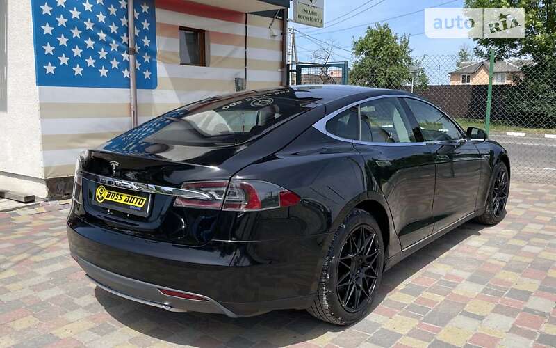 Ліфтбек Tesla Model S 2014 в Стрию