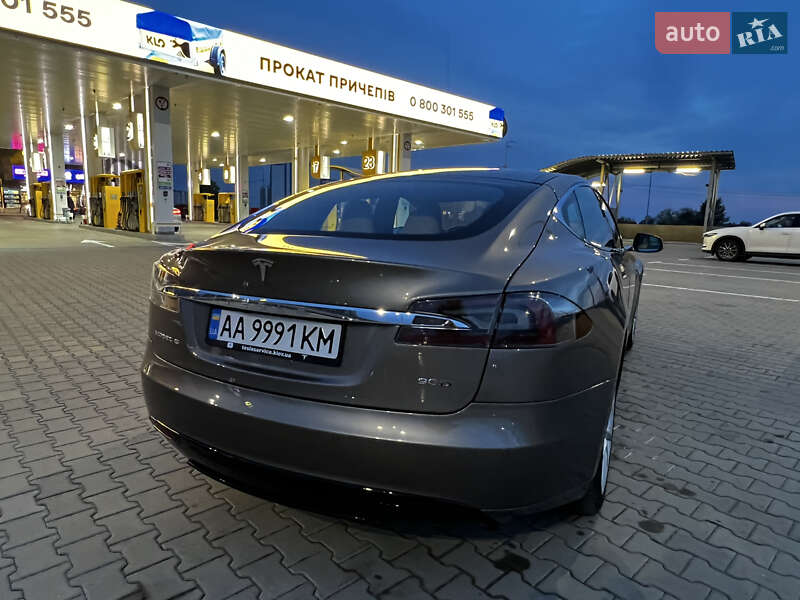 Лифтбек Tesla Model S 2015 в Киеве фото 11 Лифтбек Tesla Model S 2015 в Киеве