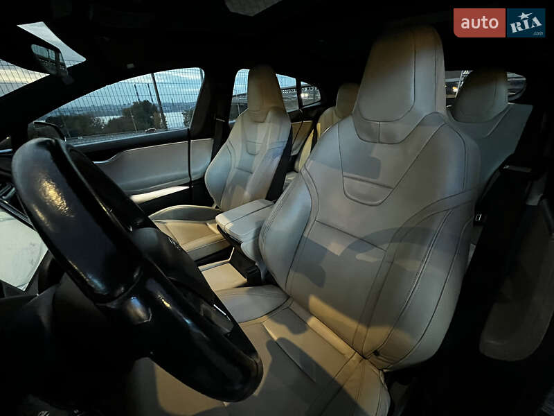 Лифтбек Tesla Model S 2015 в Киеве фото 17 Лифтбек Tesla Model S 2015 в Киеве