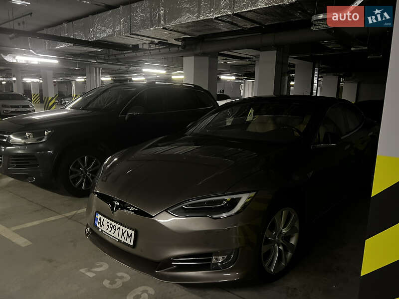 Лифтбек Tesla Model S 2015 в Киеве фото 25 Лифтбек Tesla Model S 2015 в Киеве