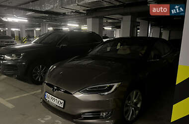 Ліфтбек Tesla Model S 2015 в 
