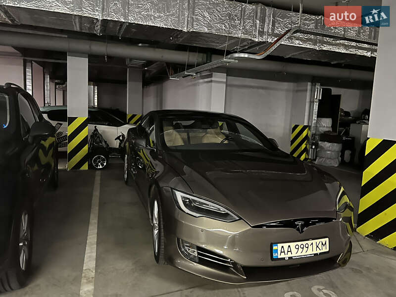 Лифтбек Tesla Model S 2015 в Киеве фото 28 Лифтбек Tesla Model S 2015 в Киеве