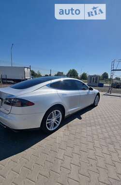Лифтбек Tesla Model S 2013 в Нововолынске