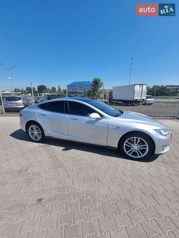 Tesla Model S 2013