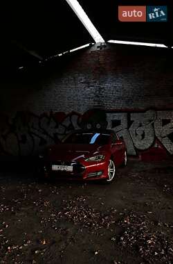 Ліфтбек Tesla Model S 2013 в 