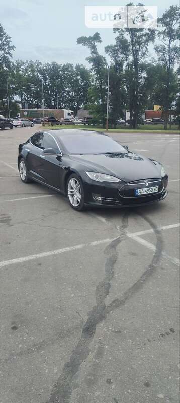 Лифтбек Tesla Model S 2013 в 