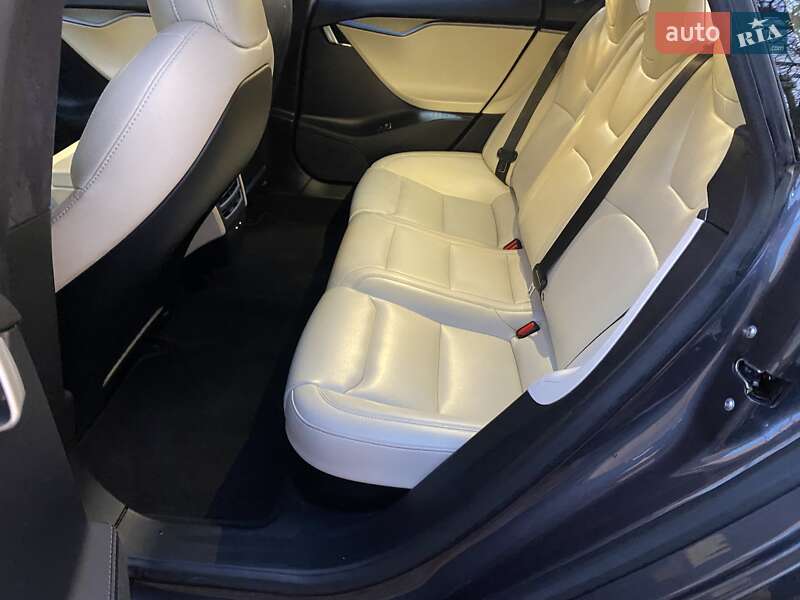 Ліфтбек Tesla Model S 2020 в Полтаві