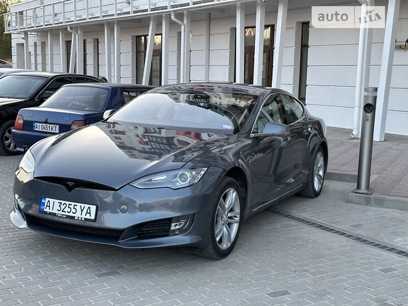 Лифтбек Tesla Model S 2013 в Буче