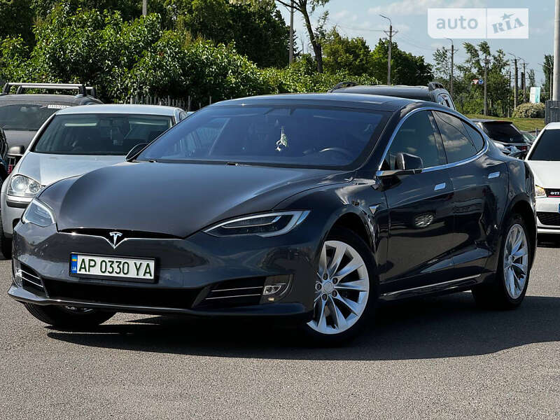 Ліфтбек Tesla Model S 2018 в Кривому Розі