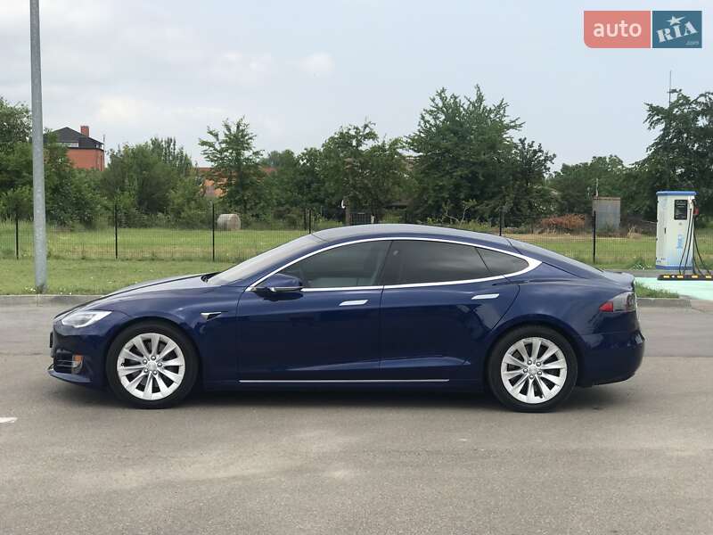 Лифтбек Tesla Model S 2017 в Киеве
