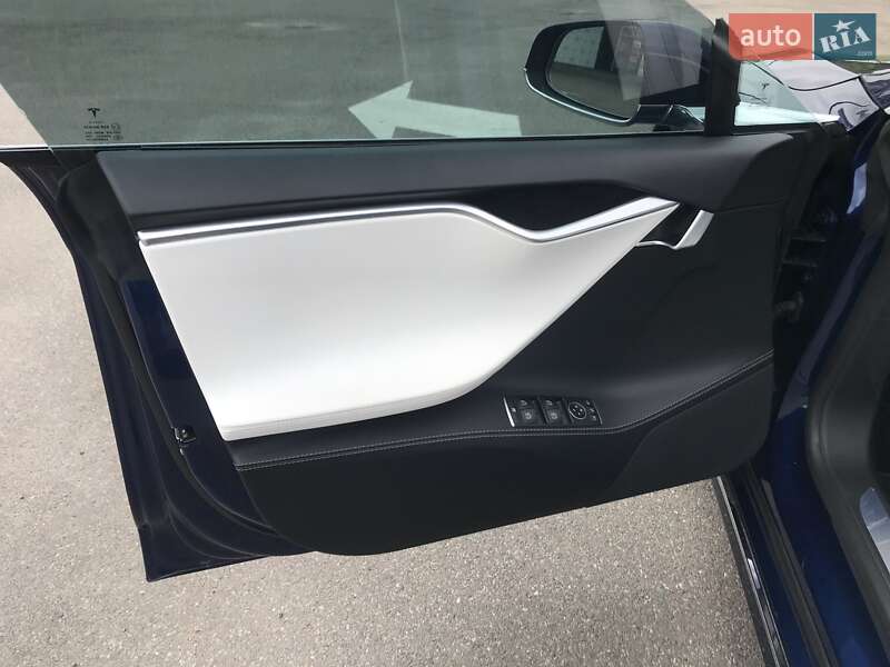 Лифтбек Tesla Model S 2017 в Киеве