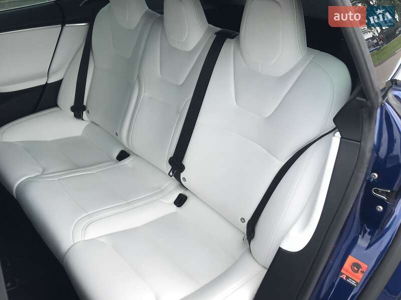 Лифтбек Tesla Model S 2017 в Киеве