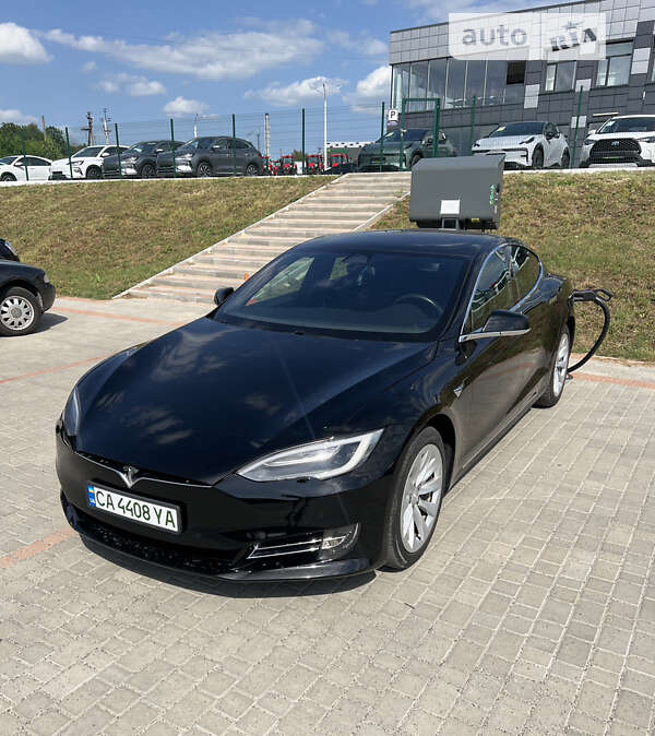 Лифтбек Tesla Model S 2018 в Звенигородке