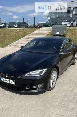 Лифтбек Tesla Model S 2018 в Звенигородке