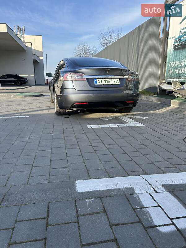 Лифтбек Tesla Model S 2017 в Ивано-Франковске