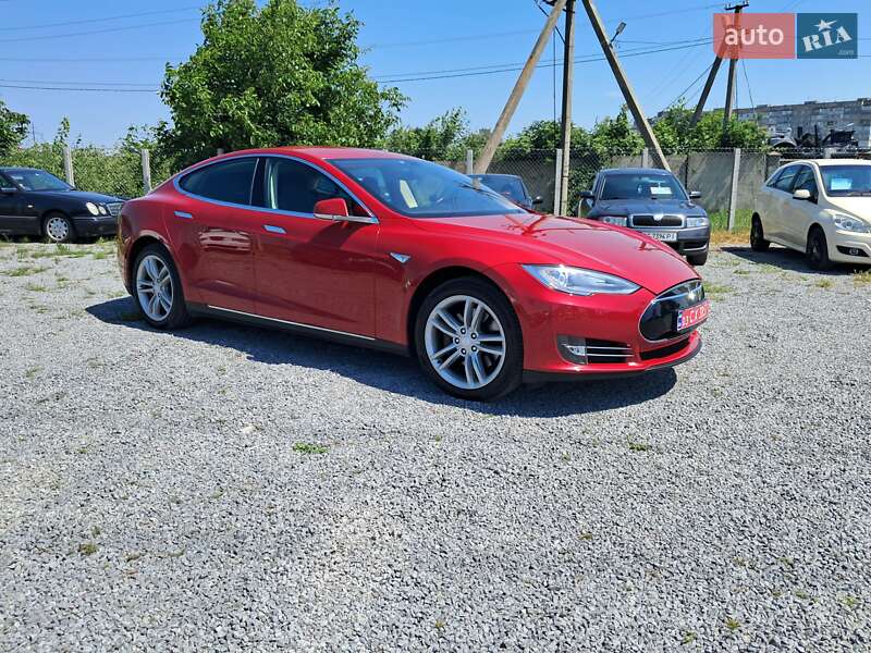 Лифтбек Tesla Model S 2014 в 