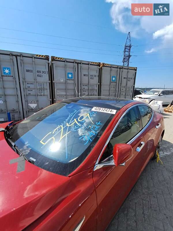 Ліфтбек Tesla Model S 2016 в Дніпрі