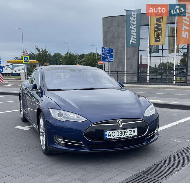 Лифтбек Tesla Model S 2015 в Луцке