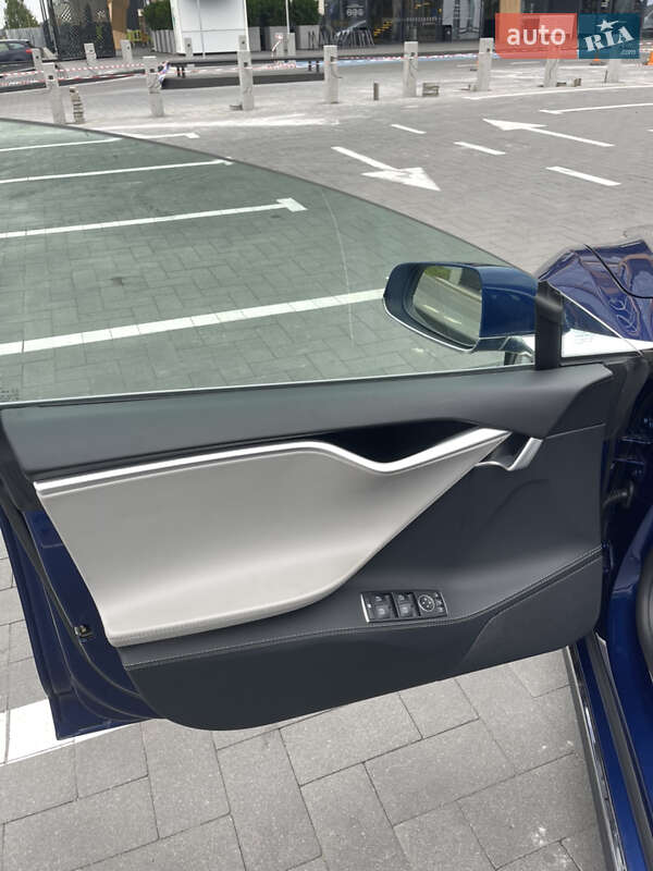 Лифтбек Tesla Model S 2015 в Луцке