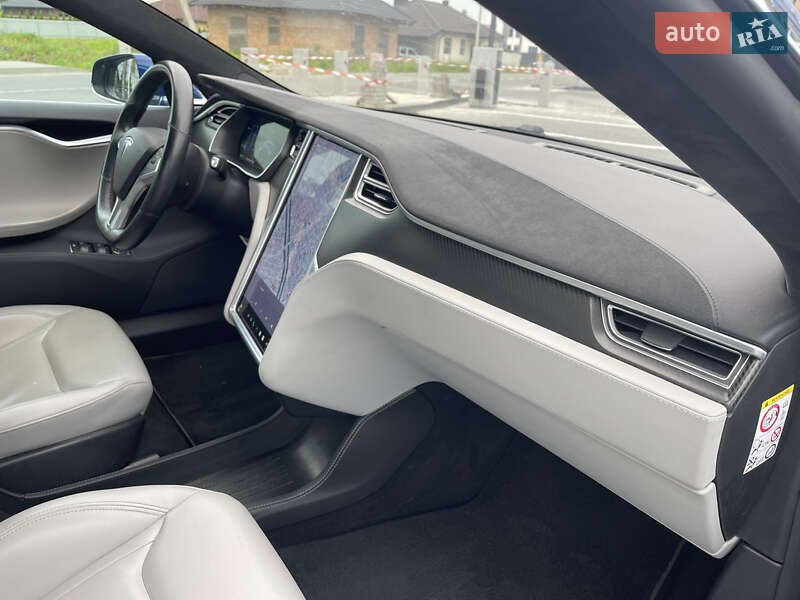 Лифтбек Tesla Model S 2015 в Луцке