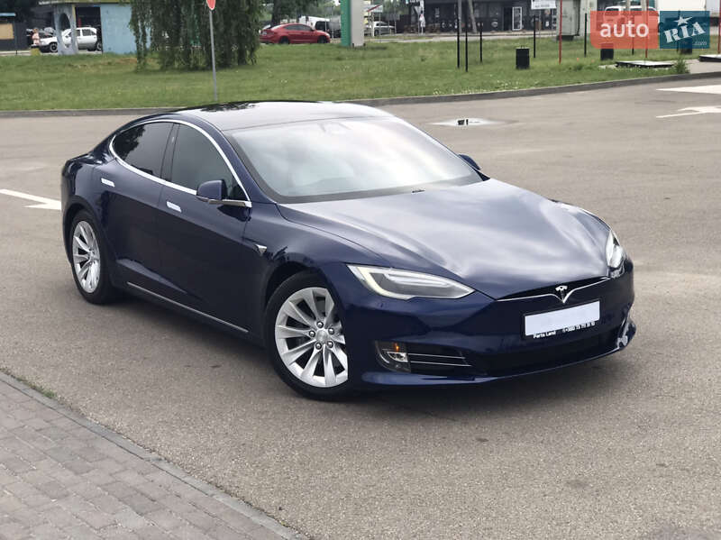 Лифтбек Tesla Model S 2017 в Киеве