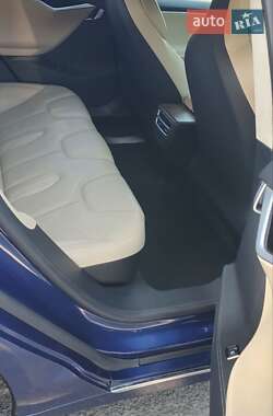 Лифтбек Tesla Model S 2017 в Киеве