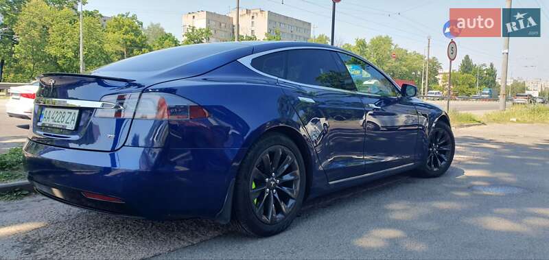 Лифтбек Tesla Model S 2017 в Киеве