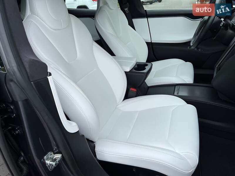 Лифтбек Tesla Model S 2018 в Львове