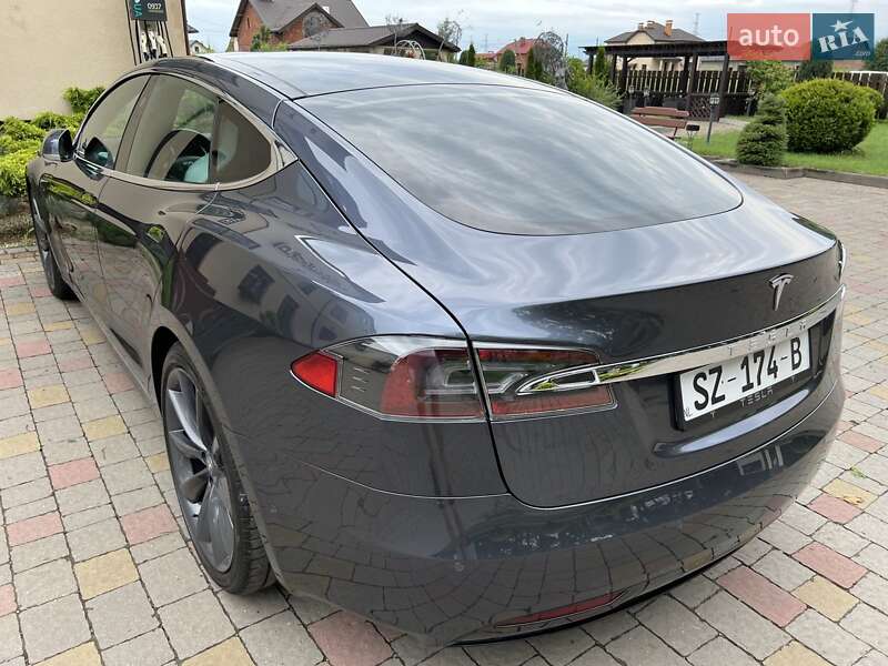 Лифтбек Tesla Model S 2018 в Львове