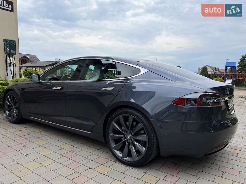 Лифтбек Tesla Model S 2018 в Львове