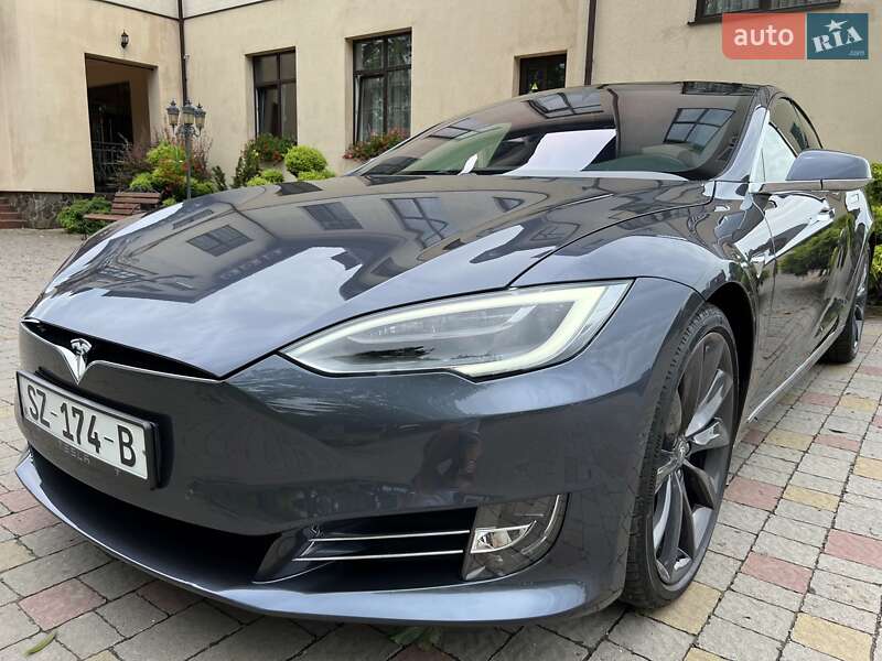 Лифтбек Tesla Model S 2018 в Львове